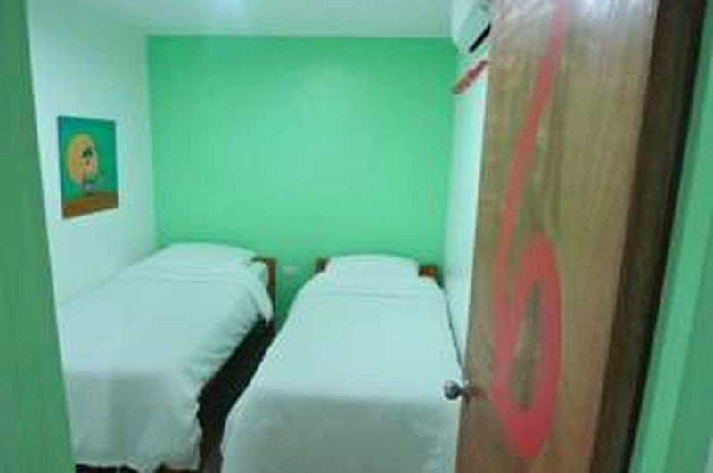 Mnl Boutique Hostel Makati City Exterior photo