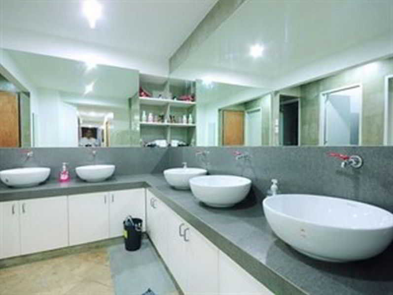 Mnl Boutique Hostel Makati City Exterior photo