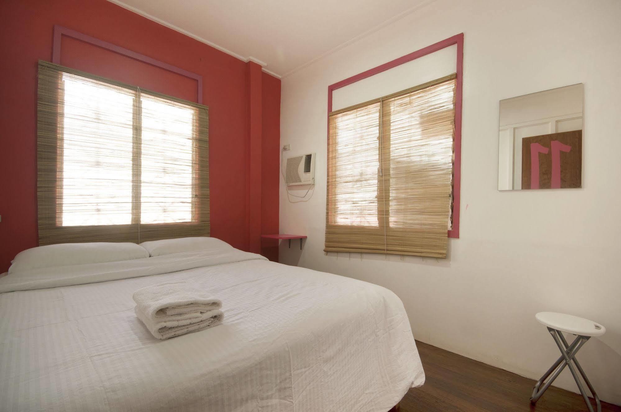 Mnl Boutique Hostel Makati City Exterior photo