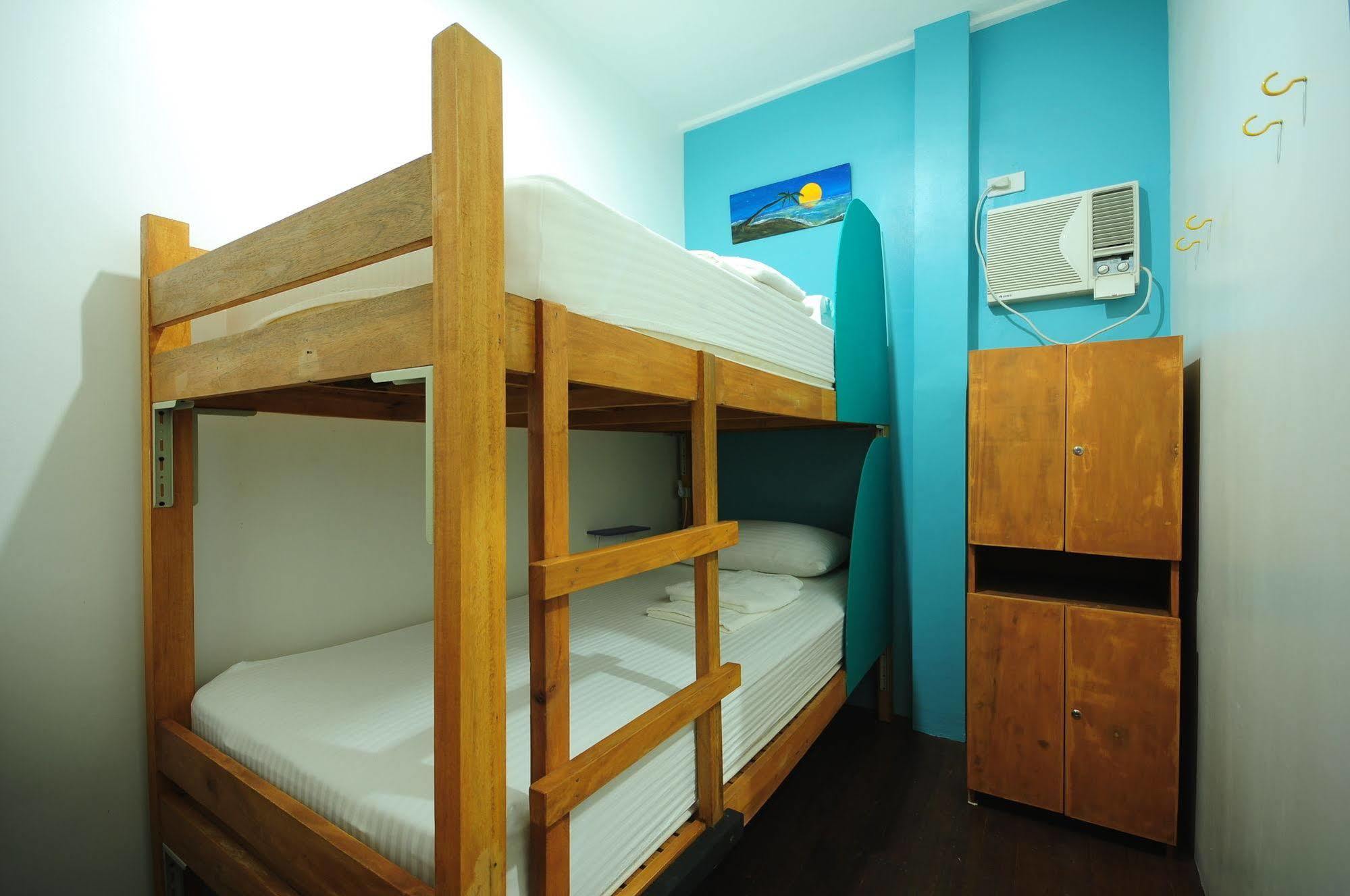 Mnl Boutique Hostel Makati City Exterior photo