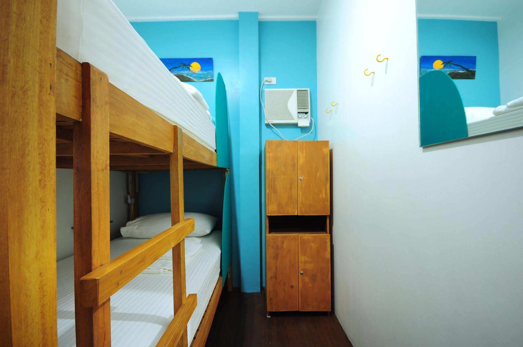 Mnl Boutique Hostel Makati City Exterior photo