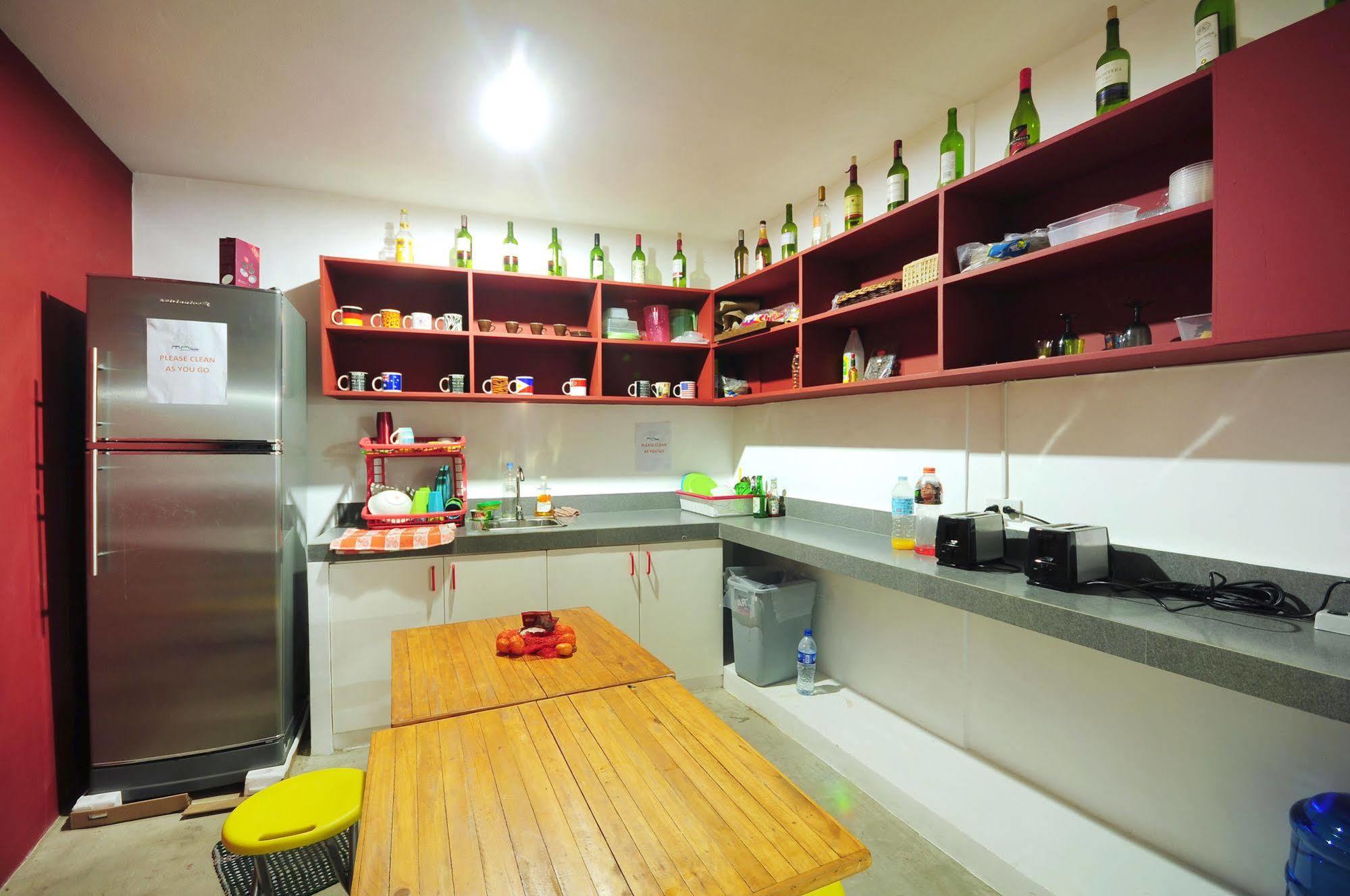 Mnl Boutique Hostel Makati City Exterior photo