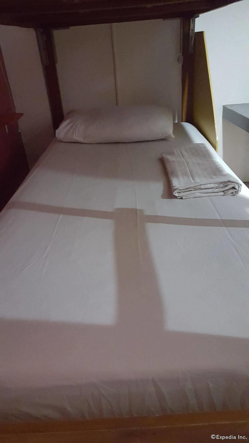 Mnl Boutique Hostel Makati City Exterior photo