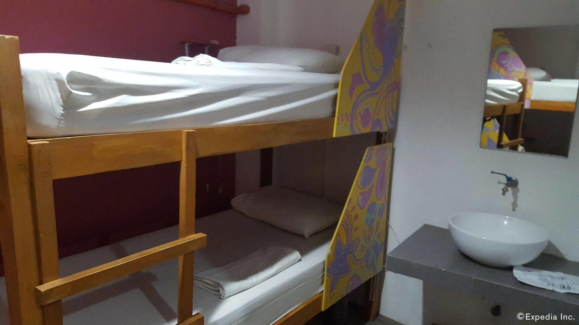 Mnl Boutique Hostel Makati City Exterior photo